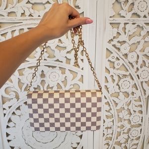 WHITE CHECKERED PURCE BAG CHAIN CROSSE BODY